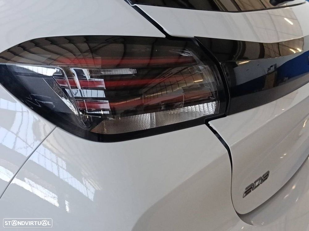 Peugeot 208 1.2 Hybrid Allure e-DCS6 - 26