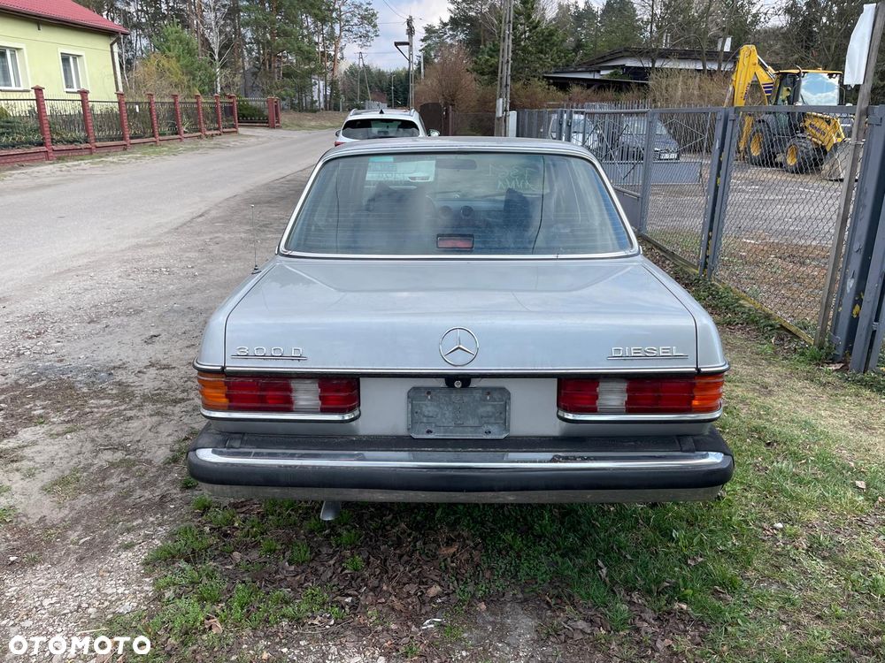 Mercedes-Benz W123 - 8