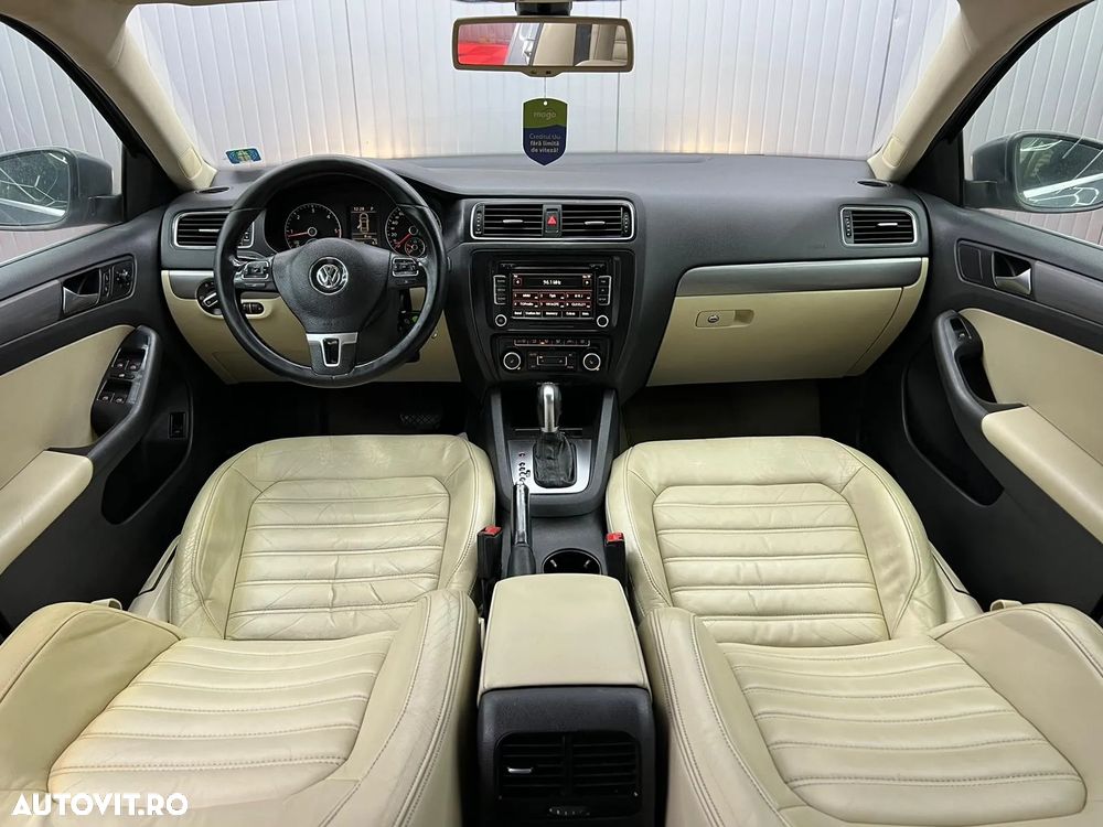 Volkswagen Jetta - 5