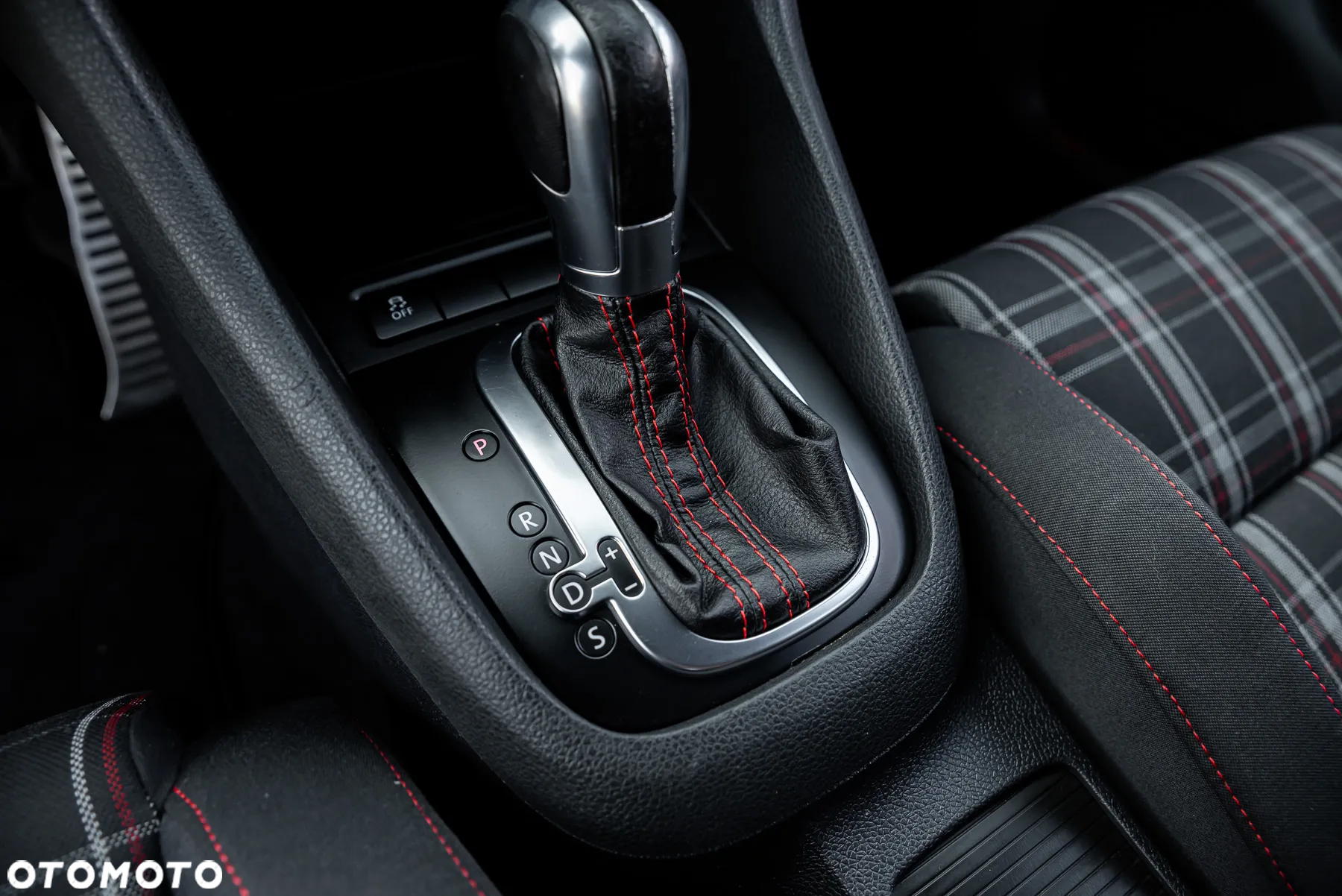 Volkswagen Golf 2.0 GTI DSG - 28