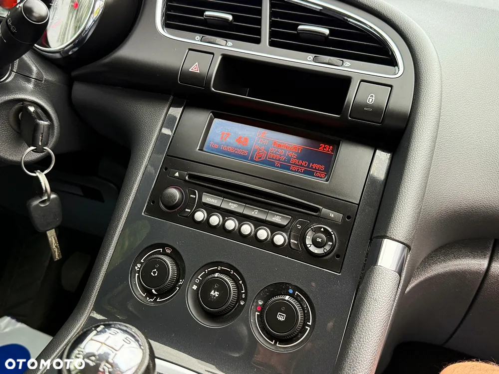 Peugeot 3008 1.6 Trendy - 34