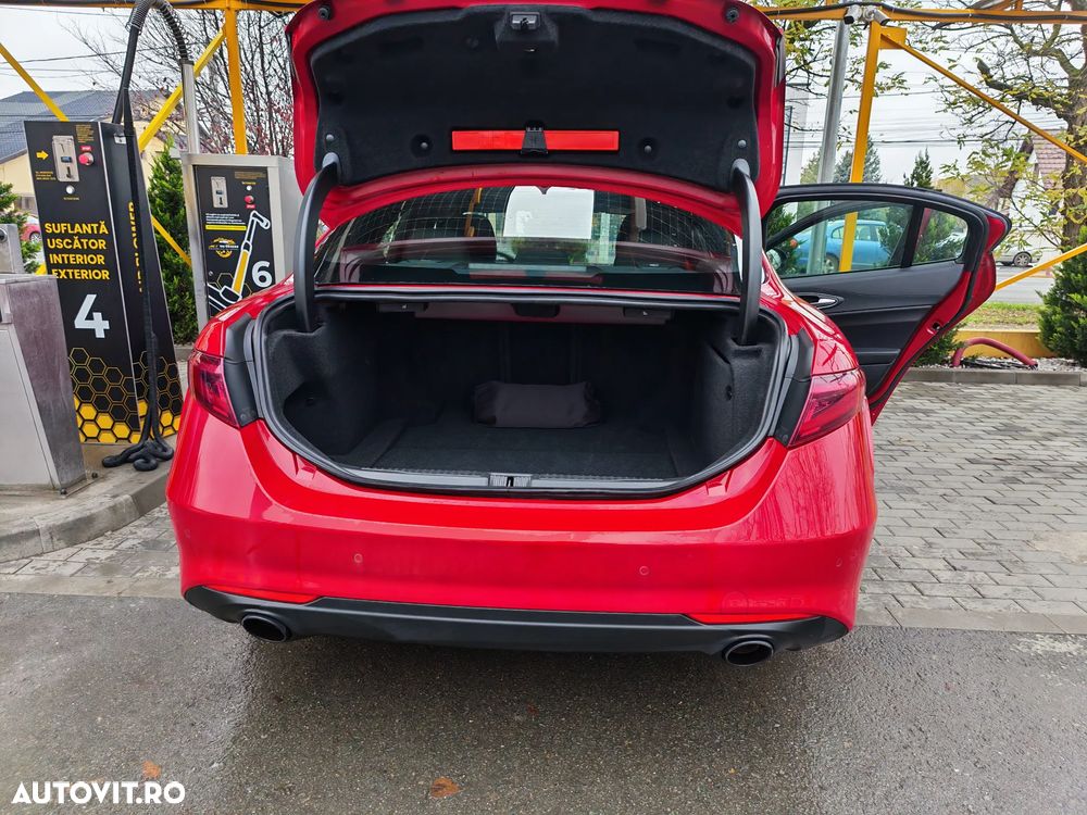 Alfa Romeo Giulia 2.0 Turbo RWD AT8 - 22