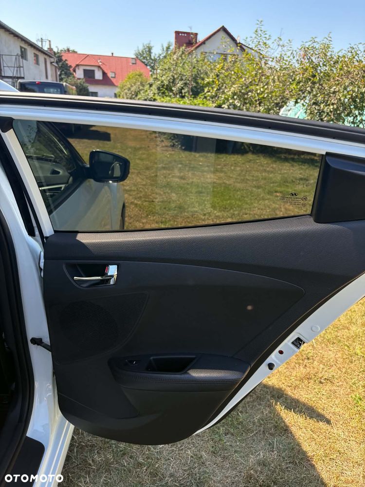 Hyundai Veloster 1.6 GDI Premium - 30