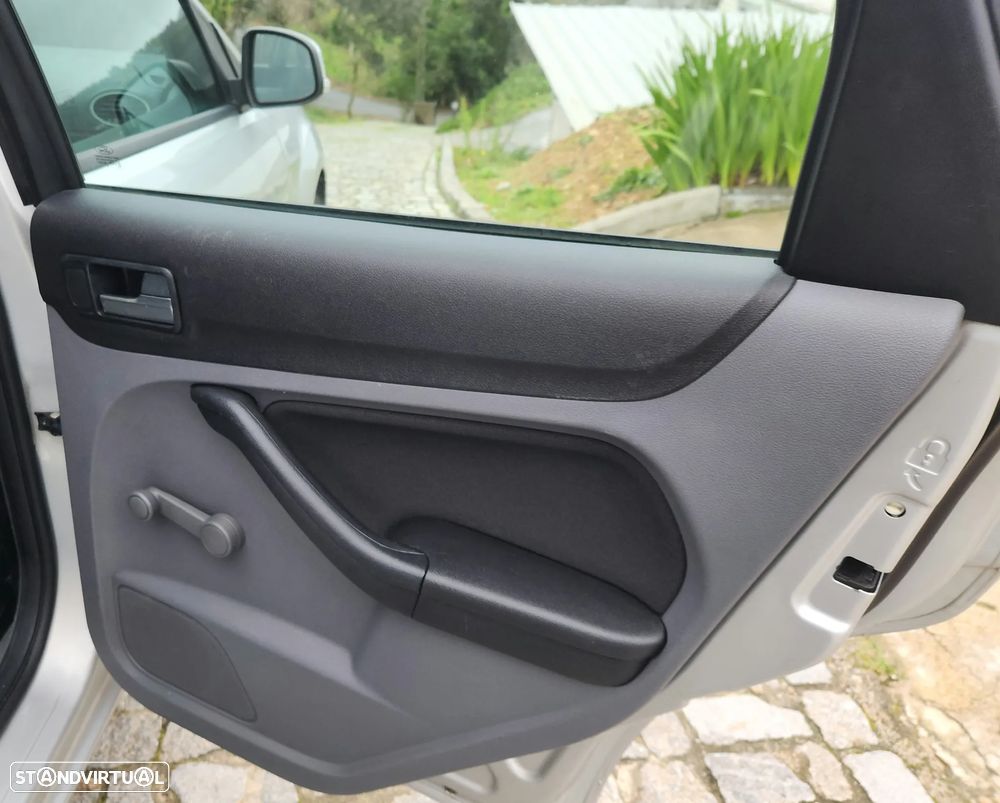 Ford Focus SW 1.6 TDCi Titanium - 18