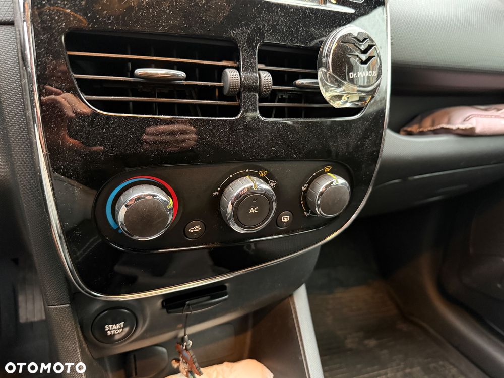 Renault Clio 1.2 16V 75 Life - 10