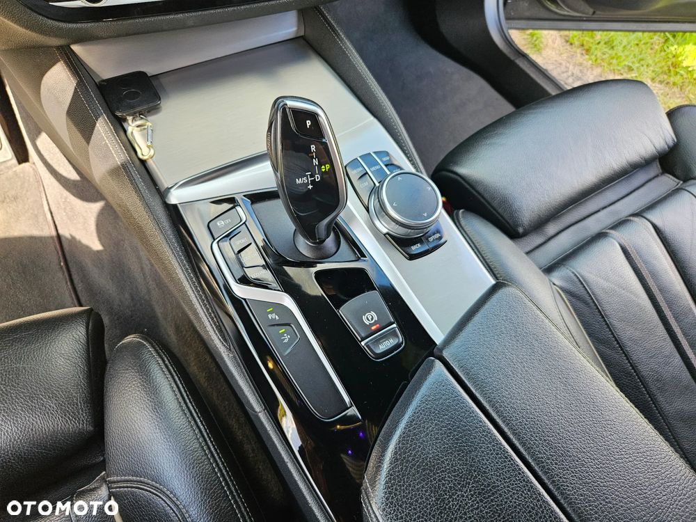 BMW 6GT - 15