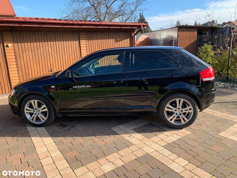 Audi A3 3-drzwiowe 2.0 FSI Attraction - 2