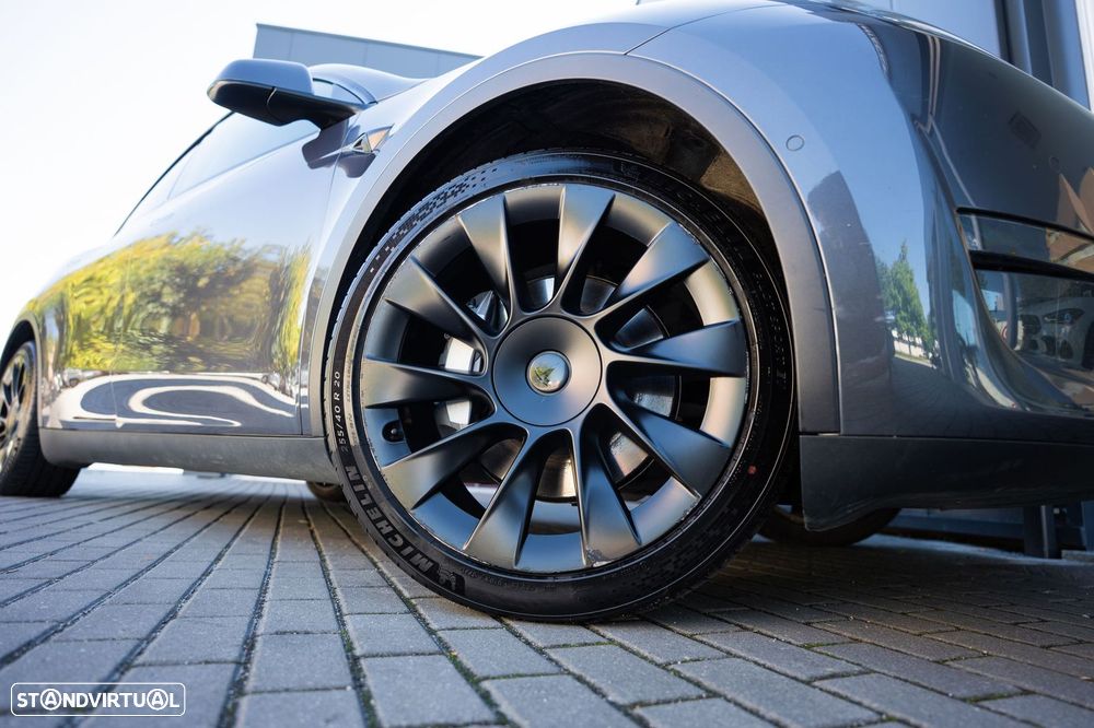 Tesla Model Y Long Range Dual Motor AWD - 26