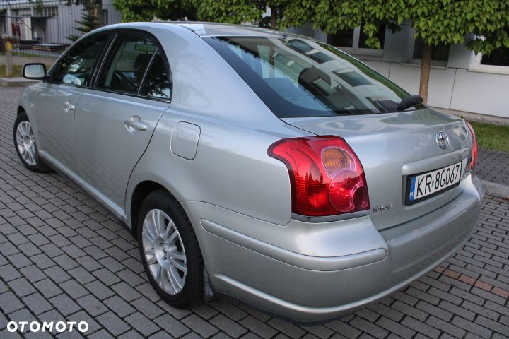 Toyota Avensis 1.8 VVT-i Luna - 27