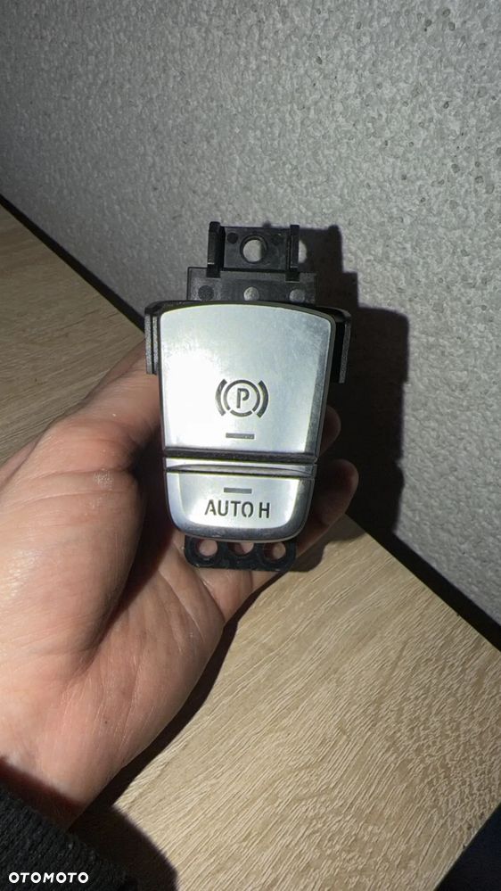 PRZEŁĄCZNIK HAMULCA HOLD BMW G11 G12 6847013 - 1