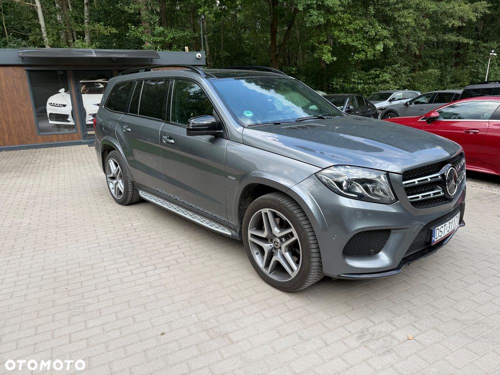 Mercedes-Benz GLS - 1