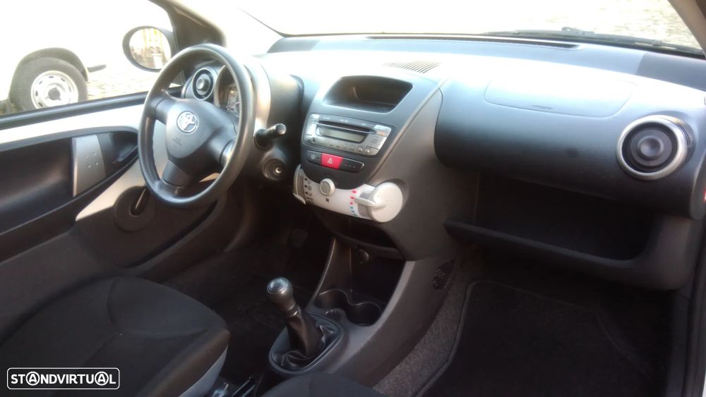 Toyota Aygo 1.0 - 10