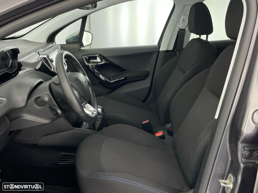 Peugeot 208 1.2 PureTech Signature - 11