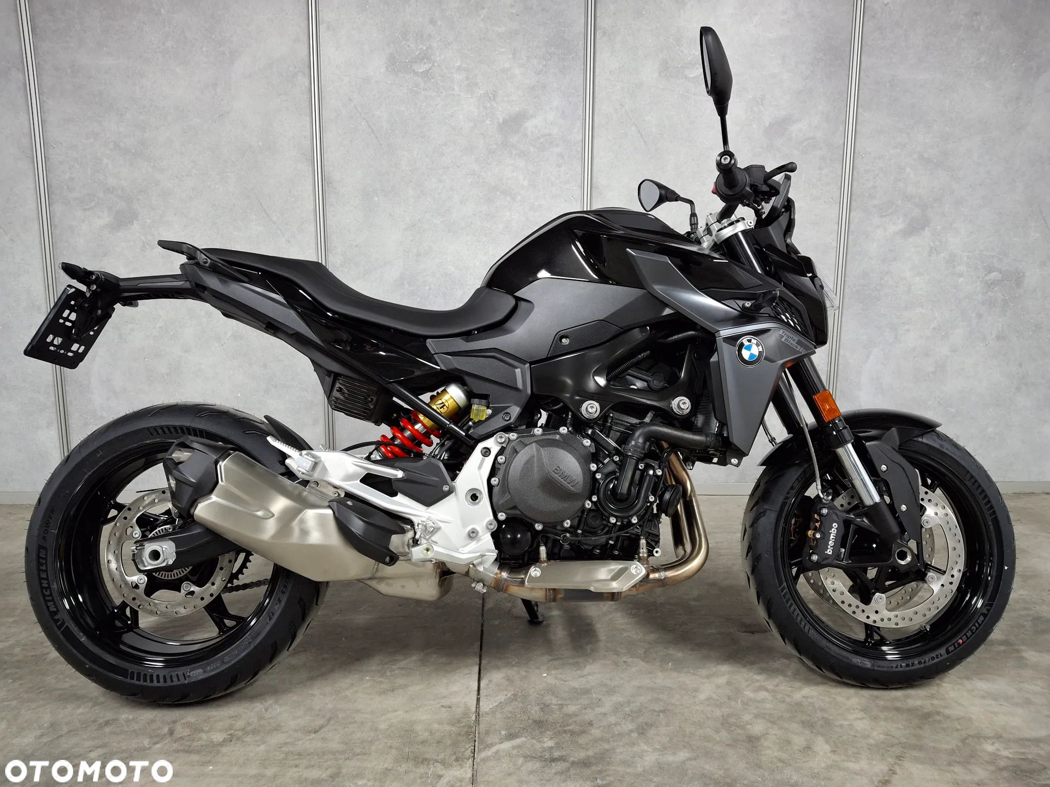 BMW R - 1