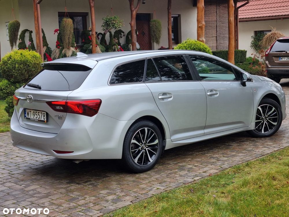 Toyota Avensis 2.0 D-4D Premium - 10