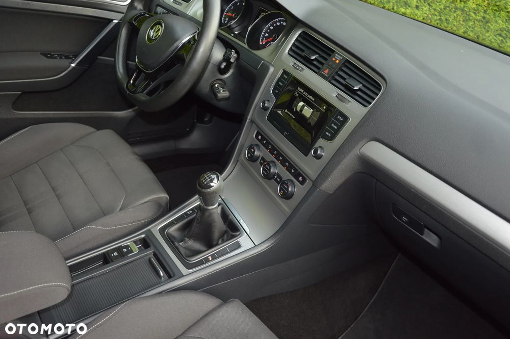 Volkswagen Golf - 24