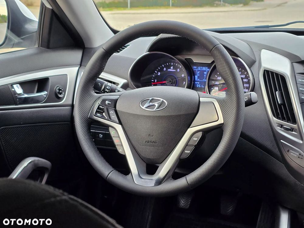 Hyundai Veloster - 26