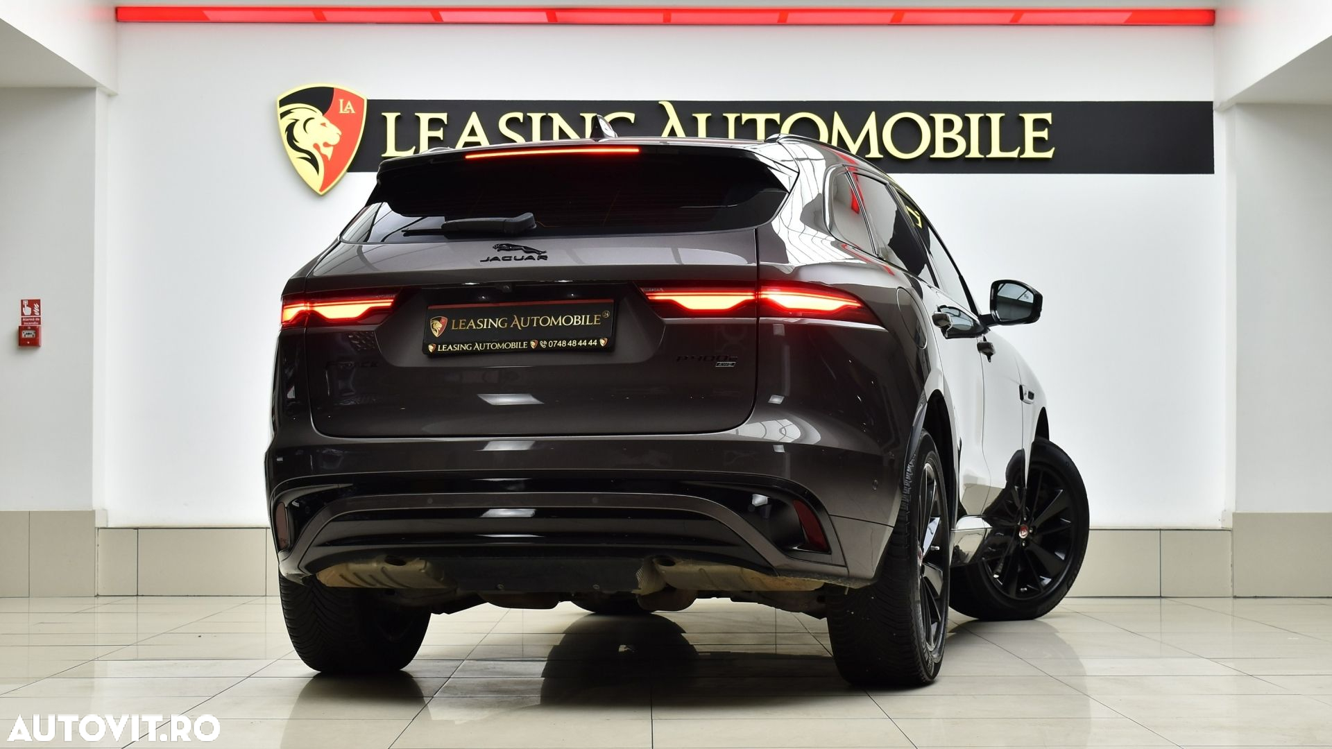 Jaguar F-Pace P400e AWD R-Dynamic SE - 6