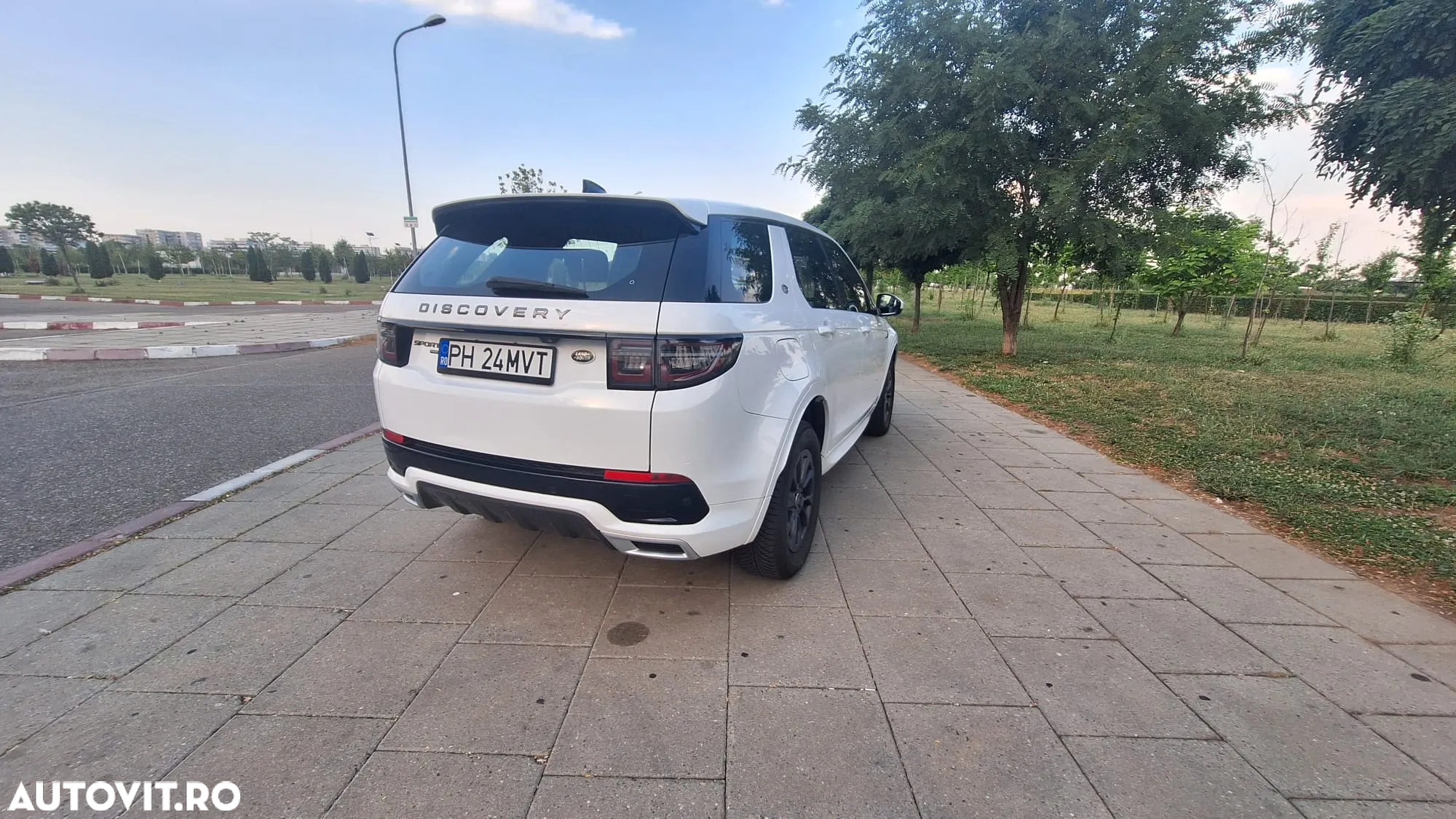 Land Rover Discovery Sport 2.0 P200 R-Dynamic MHEV - 4