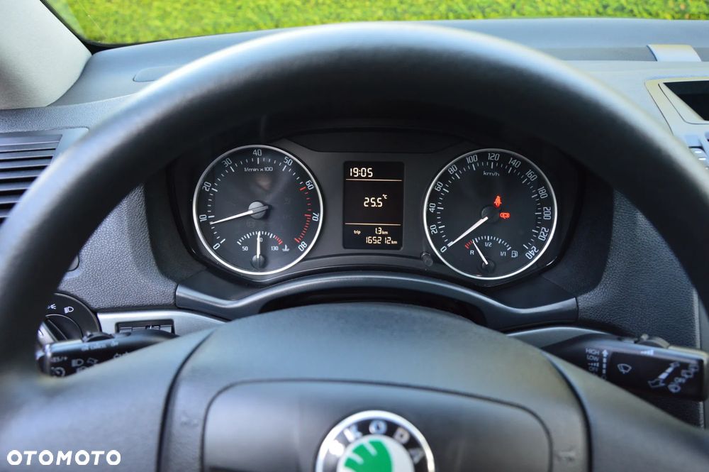 Skoda Octavia 1.6 Ambiente - 19