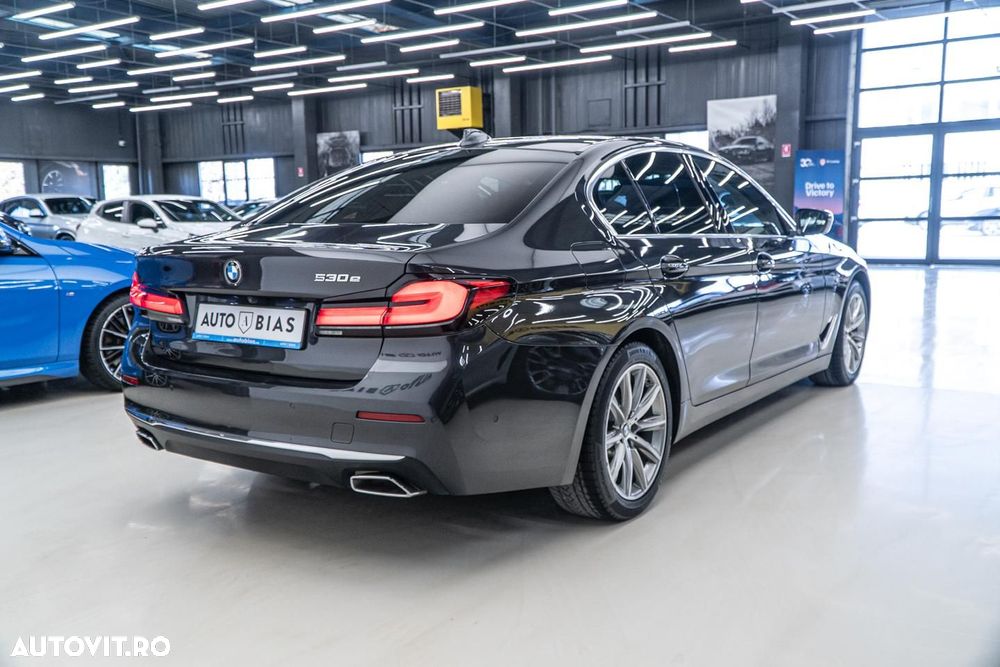 BMW Seria 5 530e Aut. Luxury Line - 7