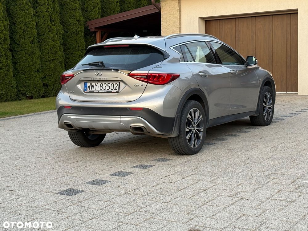 Infiniti QX ver-2-0t-premium-awd-7dct - 2