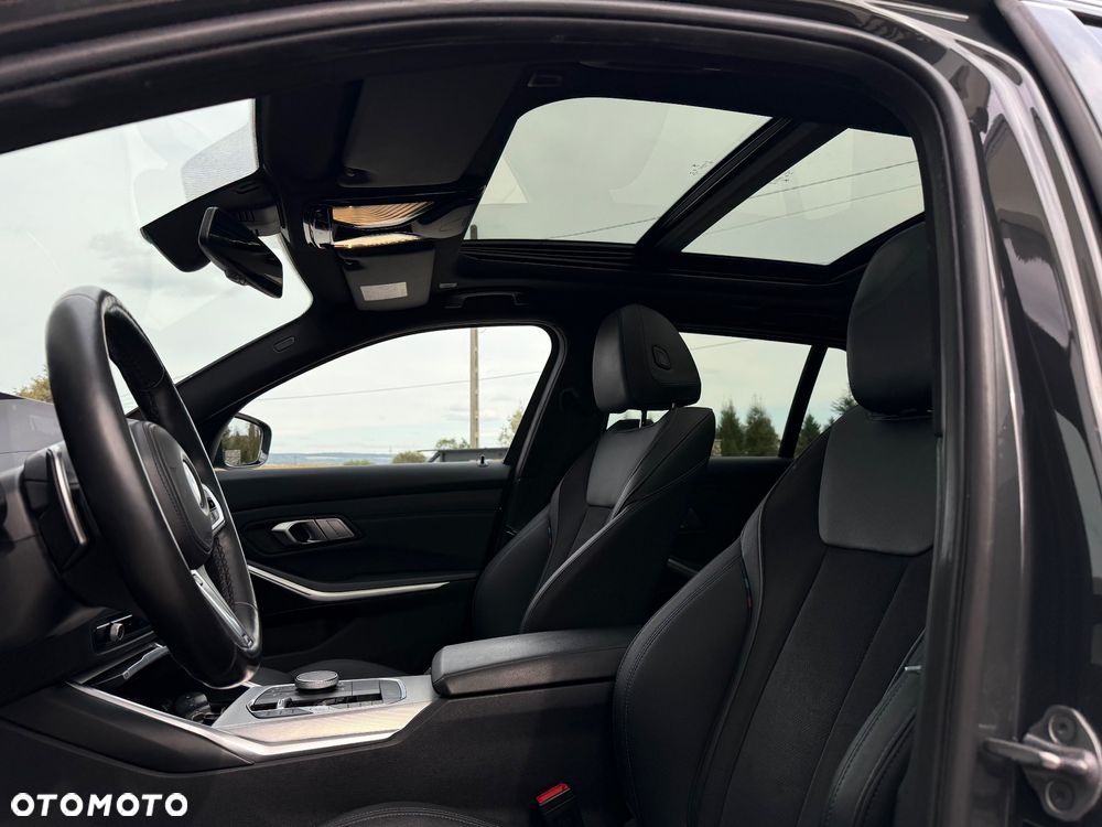 BMW Seria 3 320d xDrive M Sport sport - 33