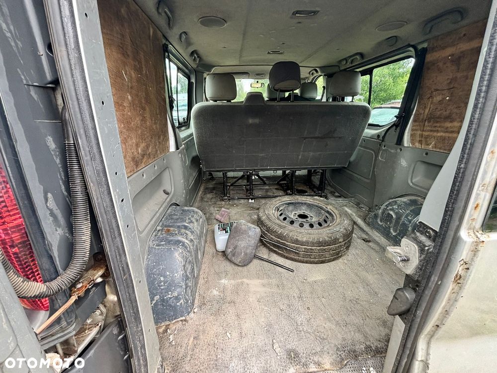 Renault Trafic Passenger - 13