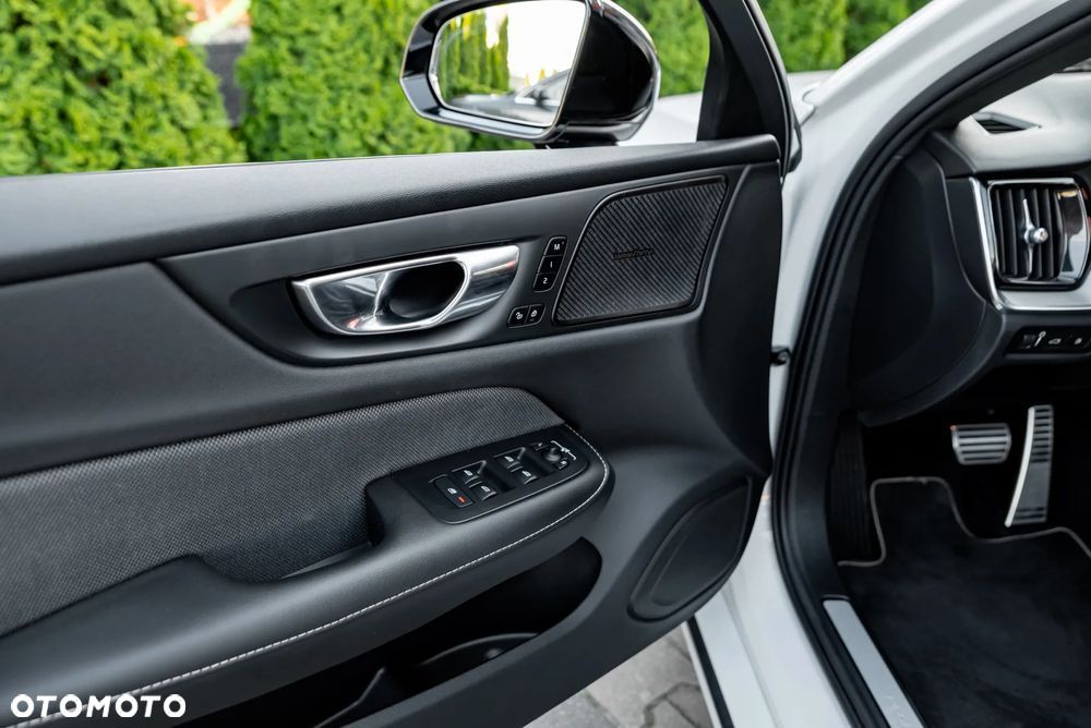 Volvo S60 T8 Recharge AWD Geartronic RDesign - 28