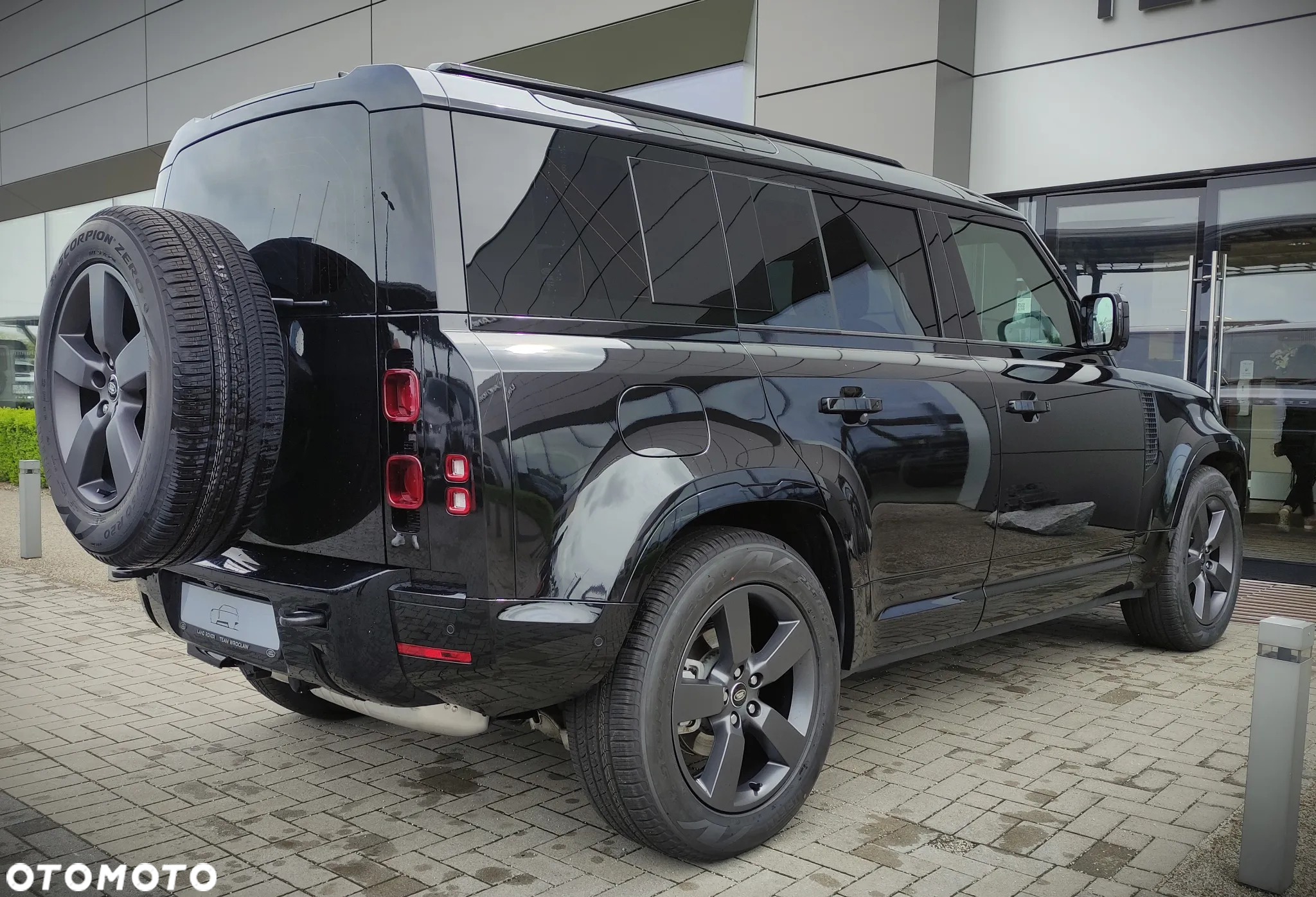 Land Rover Defender - 13