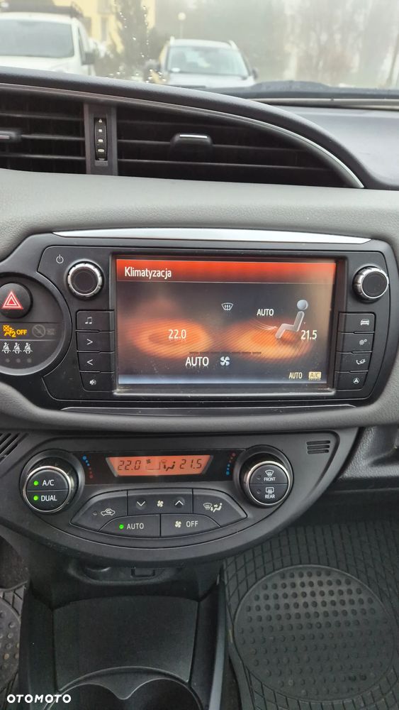 Toyota Yaris 1.33 Premium EU6 - 19