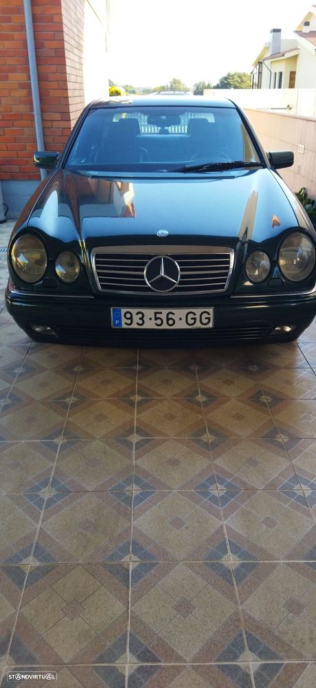Mercedes-Benz 220 - 1