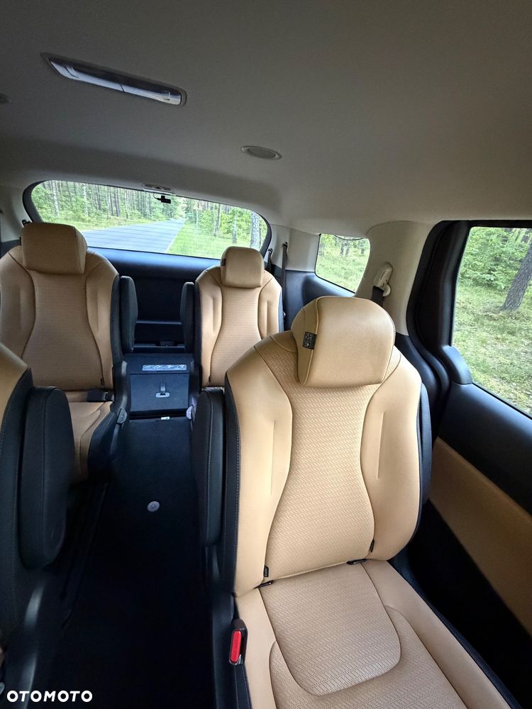 Kia Carnival - 27