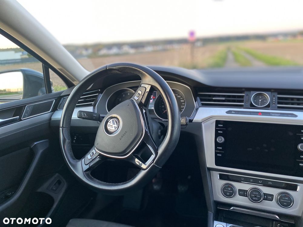 Volkswagen Passat - 11