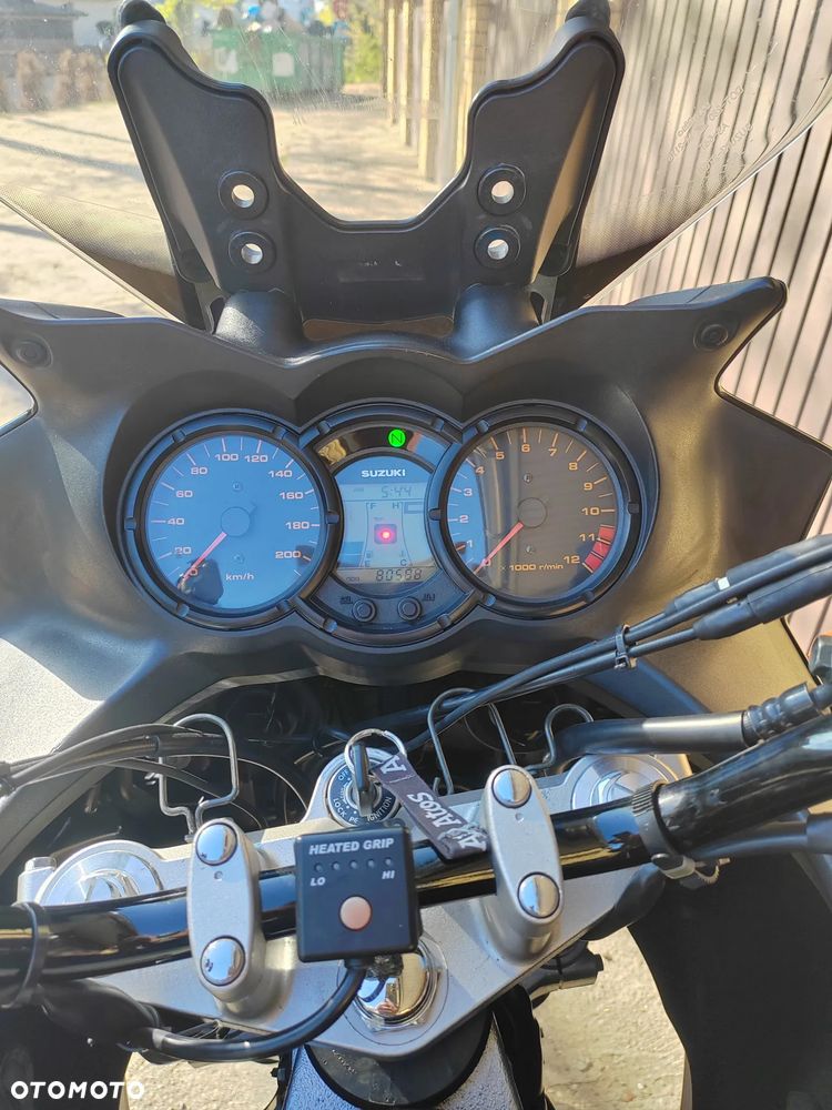 Suzuki V-STROM - 8
