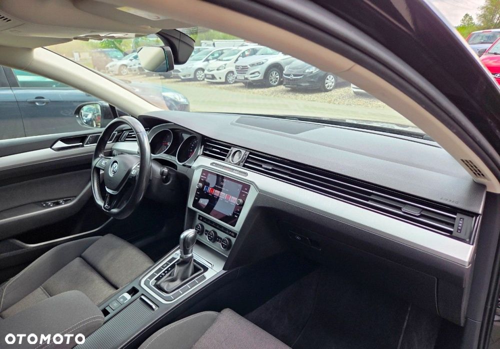 Volkswagen Passat - 22