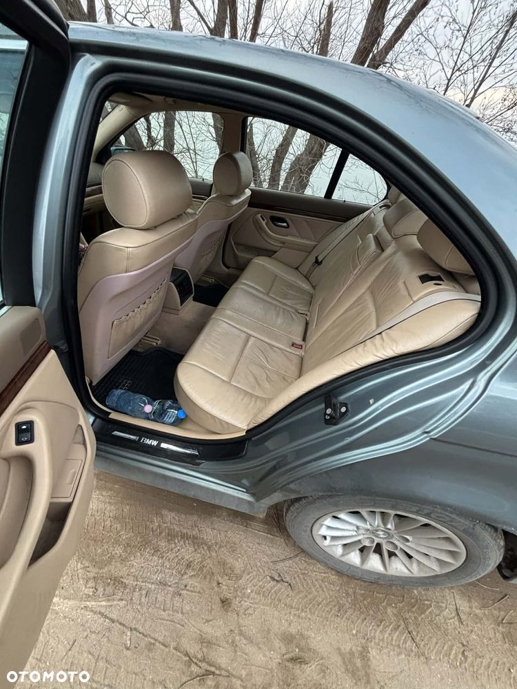 BMW Seria 5 525i - 6