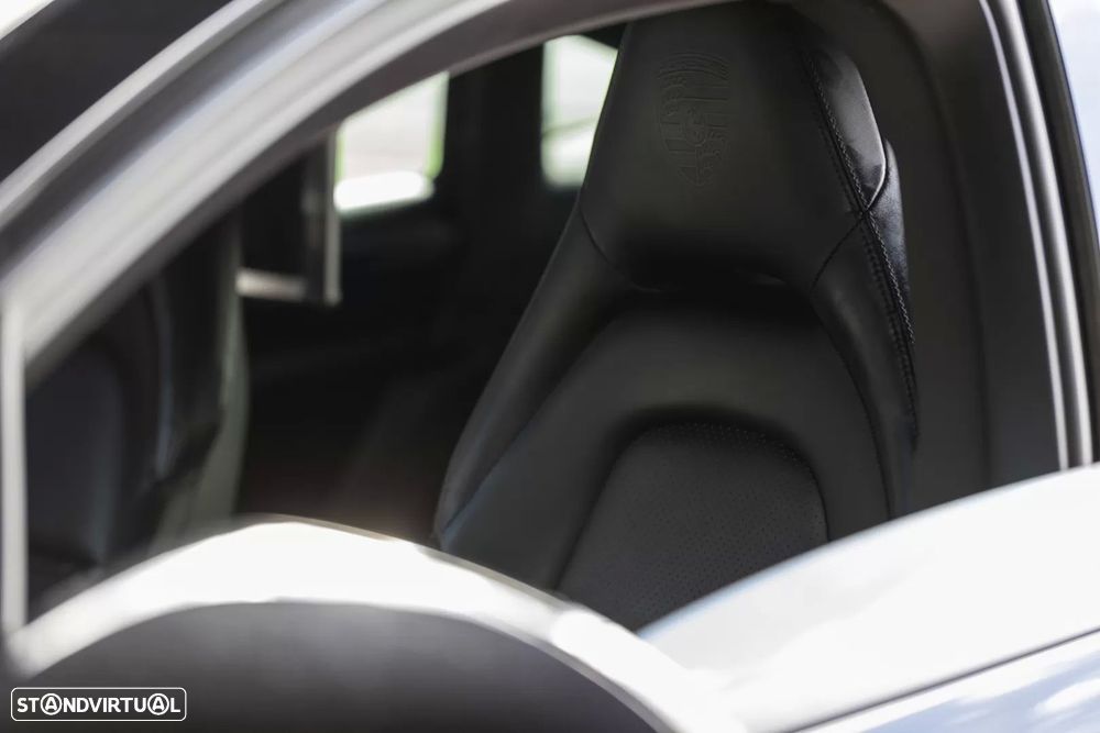 Porsche Panamera 4 E-Hybrid - 22