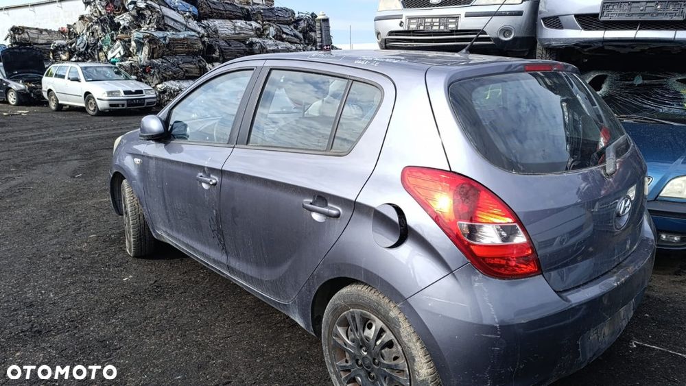 35970 Hyundai i20 model od 08-12 silnik 1.2  78 km G4LA lakier 2E - 8