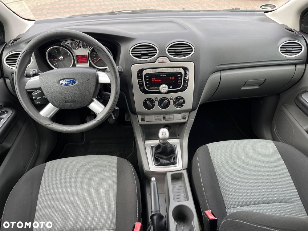 Ford Focus 1.6 Ti-VCT Trend + - 6