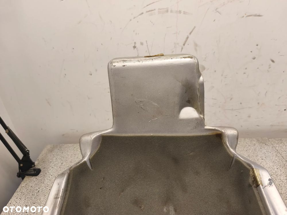 Bak, zbiornik paliwa Triumph Daytona 955i 955 - 16