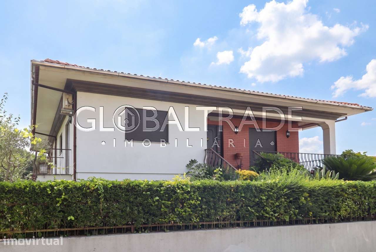 Moradia Independente T4 com Excelente Área Exterior em Oliveira de... - Grande imagem: 2/60