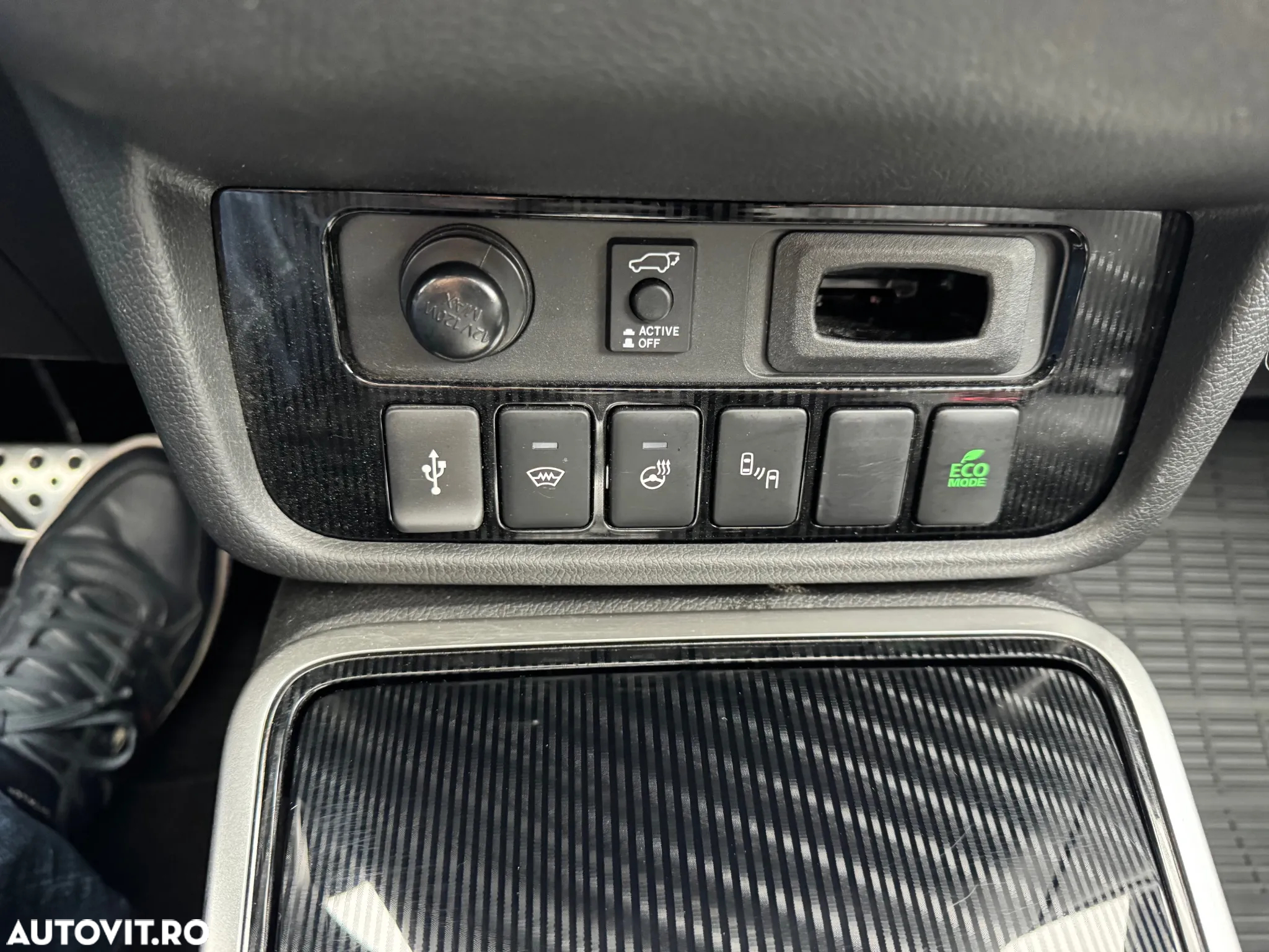 Mitsubishi Outlander 2.4 4WD Plug-In Hybrid Top - 18