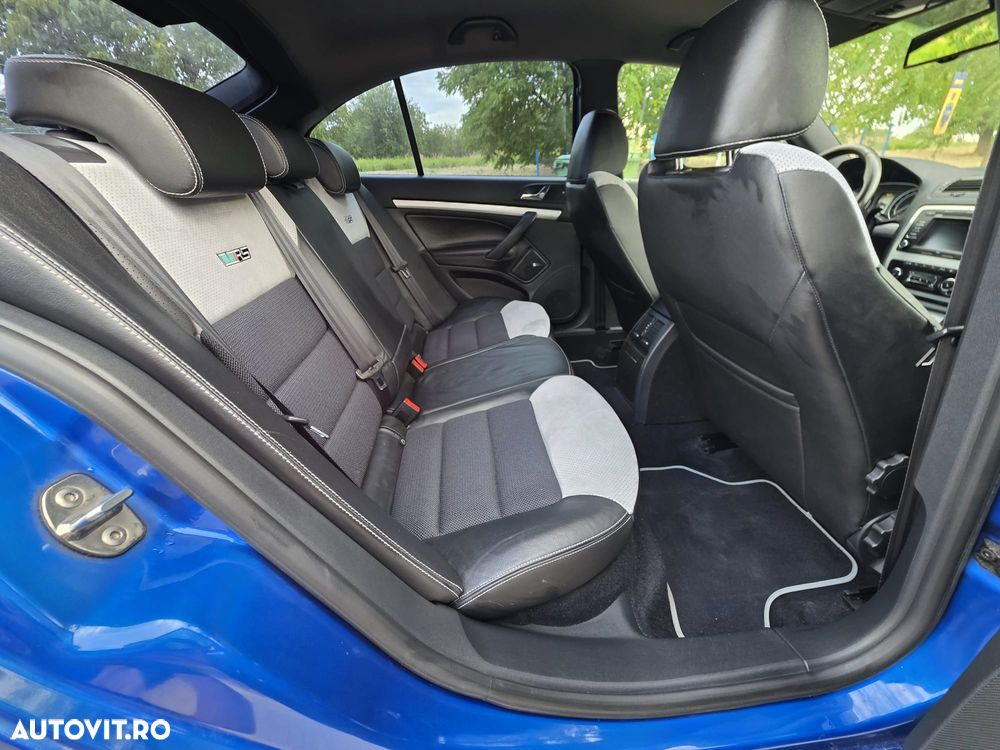 Skoda Octavia 2.0 FSI Turbo RS - 9