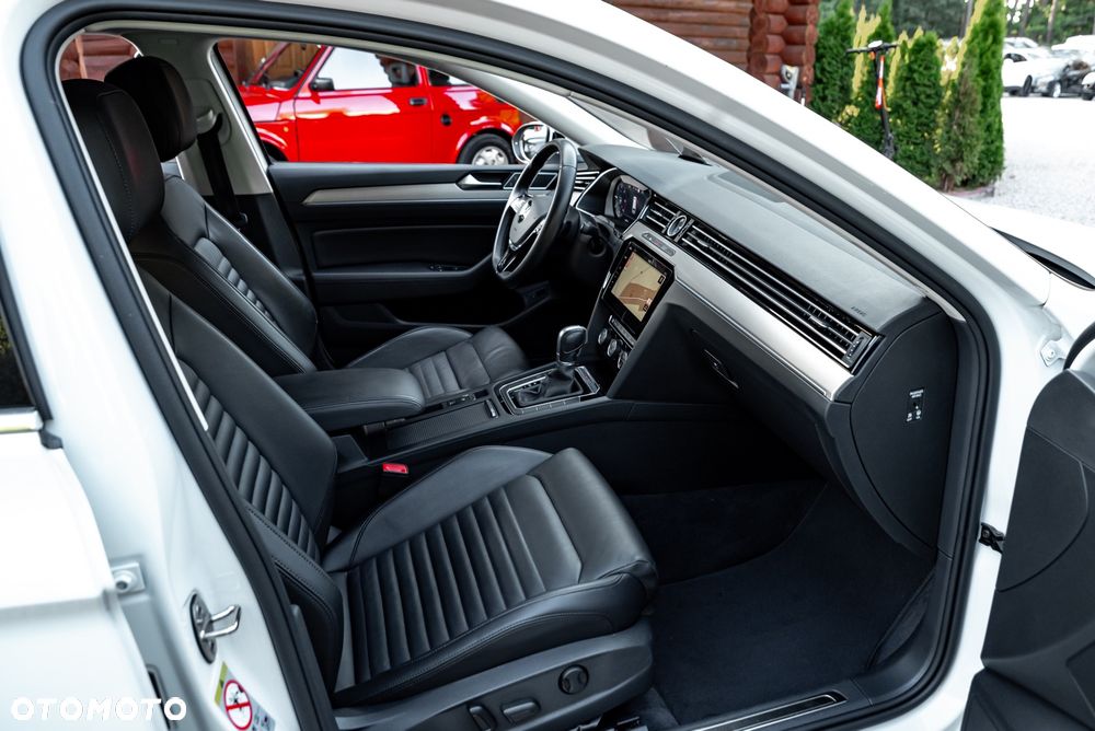 Volkswagen Passat Variant 2.0 TDI SCR 4Motion DSG Highline - 26