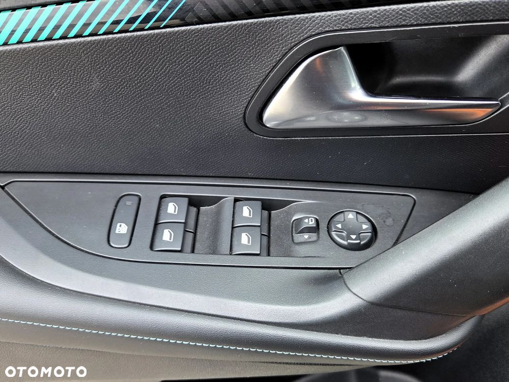 Peugeot 2008 PureTech 100 Allure S&S BVM6 - 20