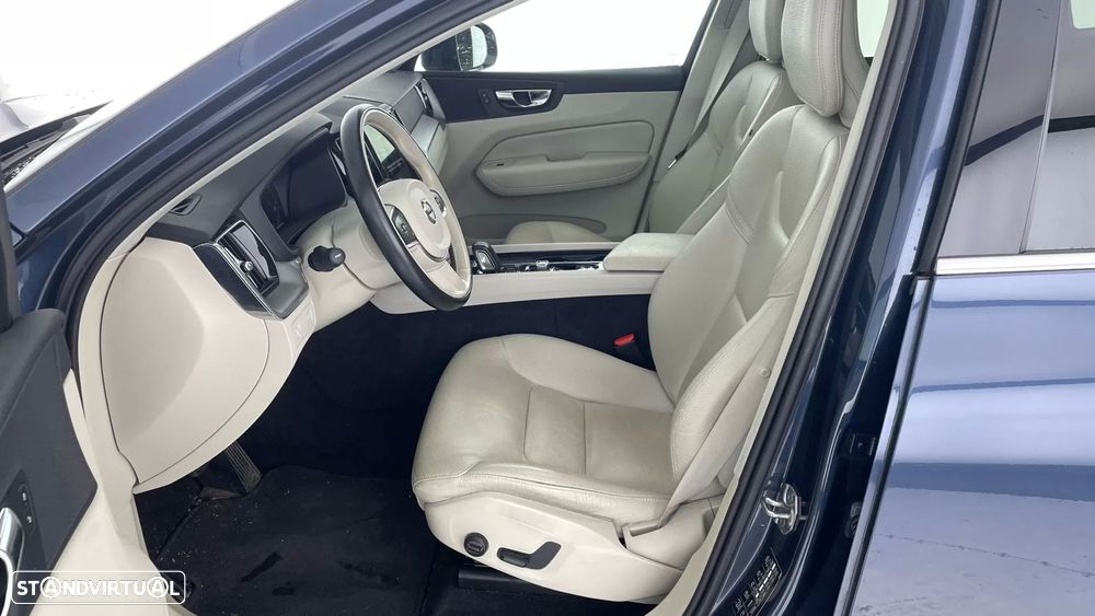 Volvo XC 60 2.0 B4 Momentum Plus - 10