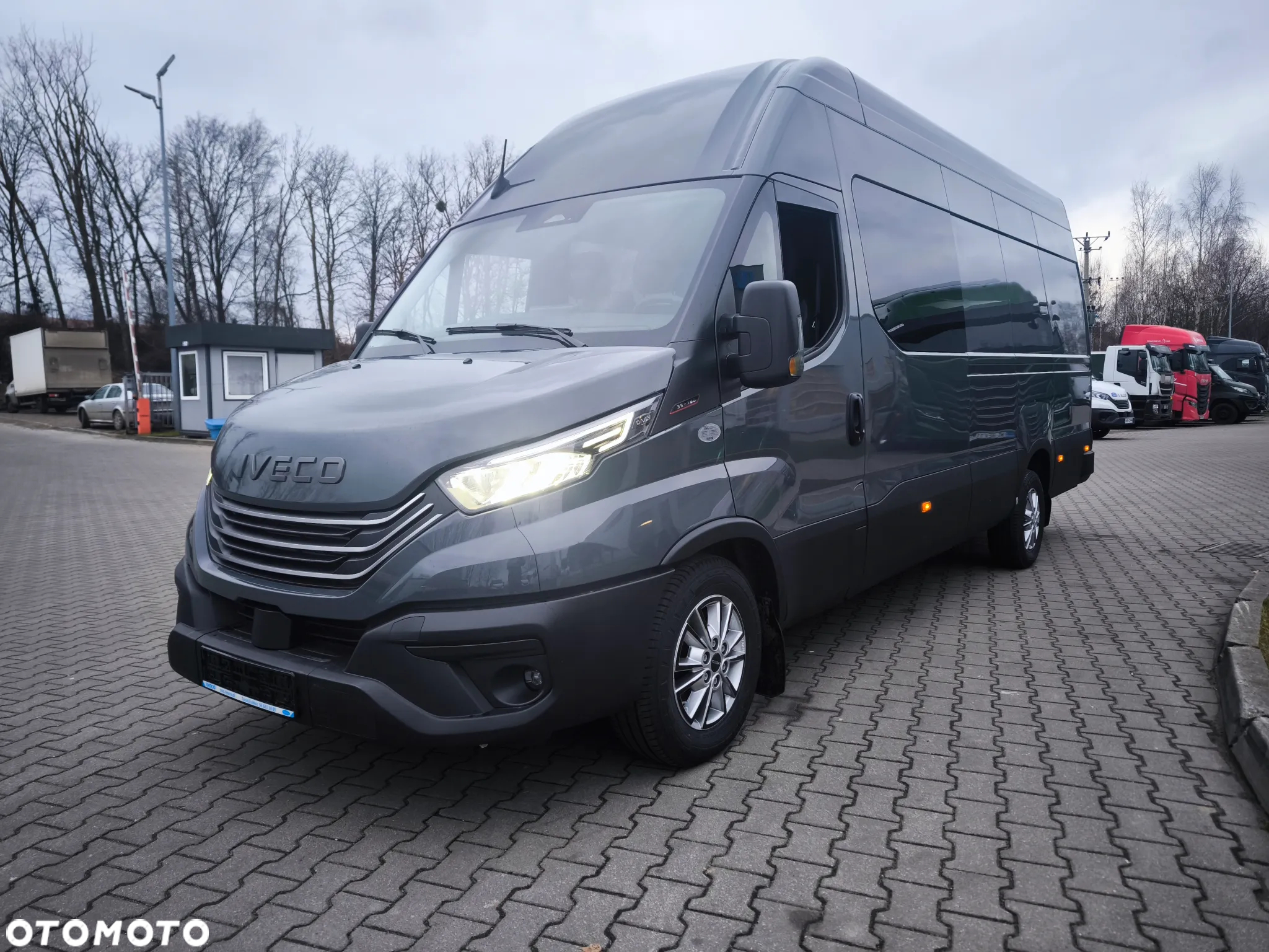 Iveco Daily FURGON L4H3 brygadowy 7 miejsowy - 19