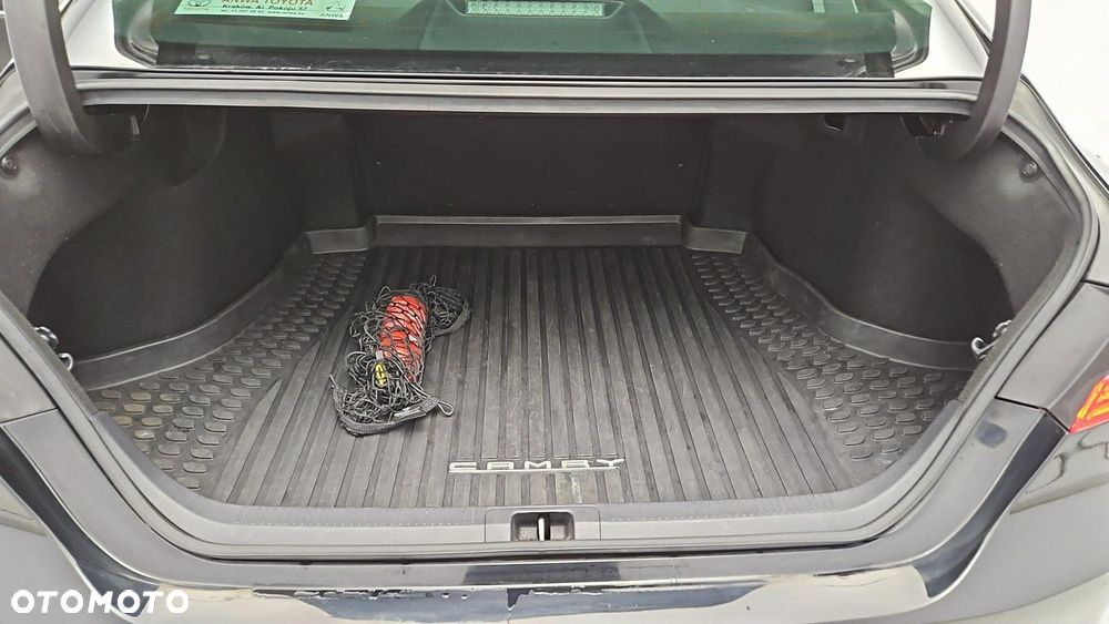 Toyota Camry - 23
