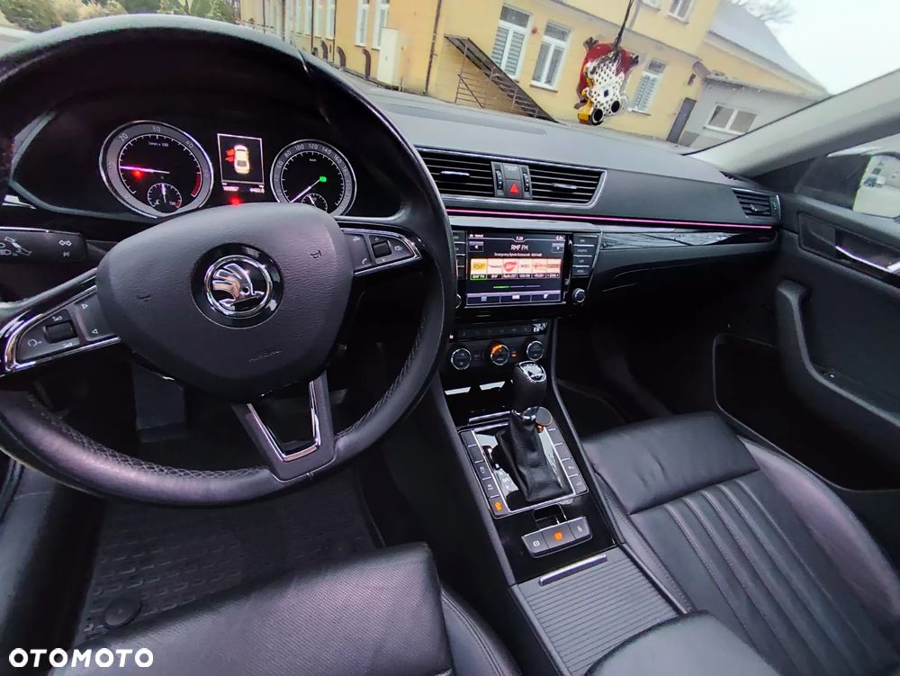 Skoda Superb 2.0 TDI L&K DSG - 8